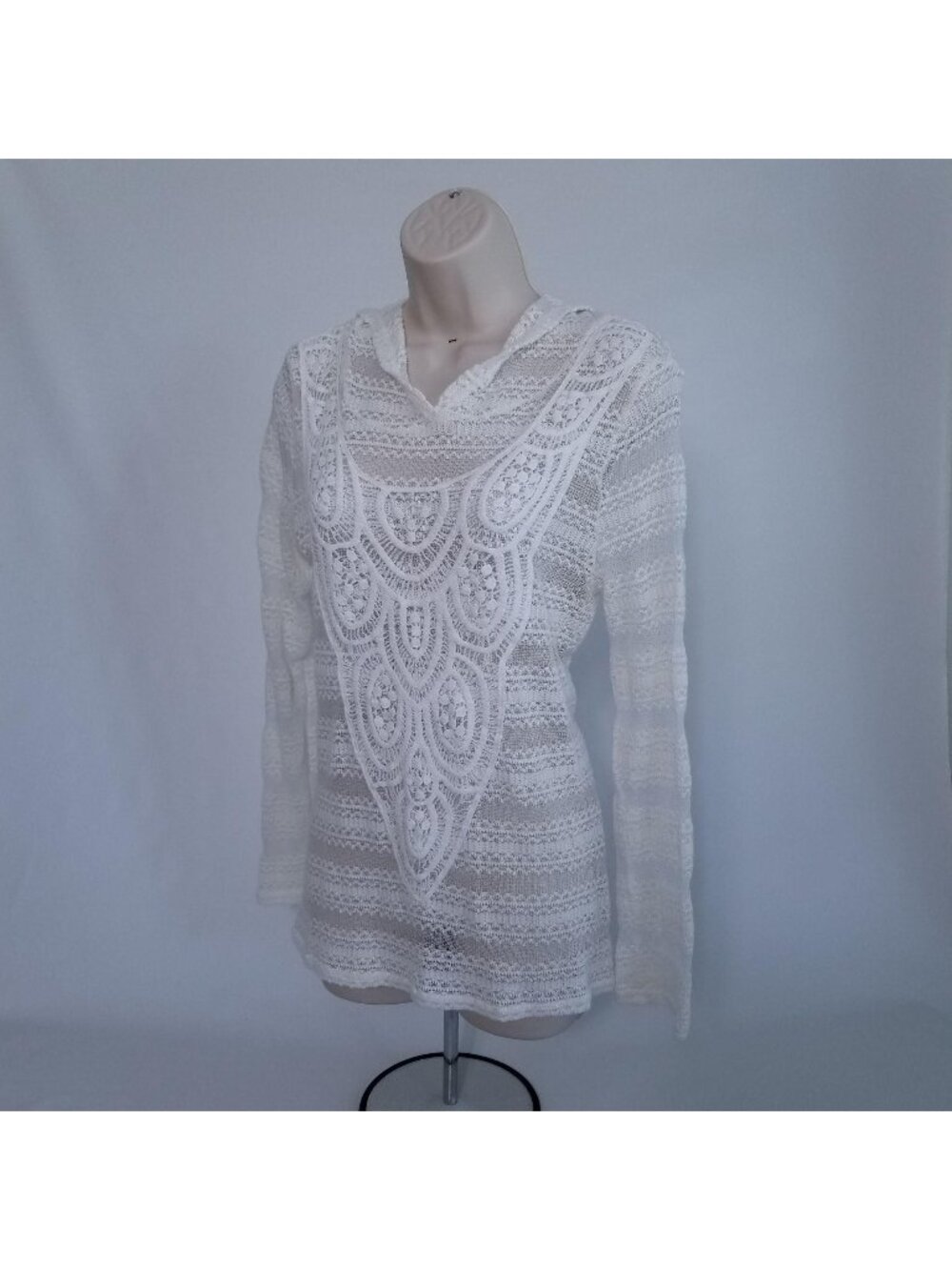 RXB Womens Small White Lace Long Sleeve Pullover Top With V-Neck Design